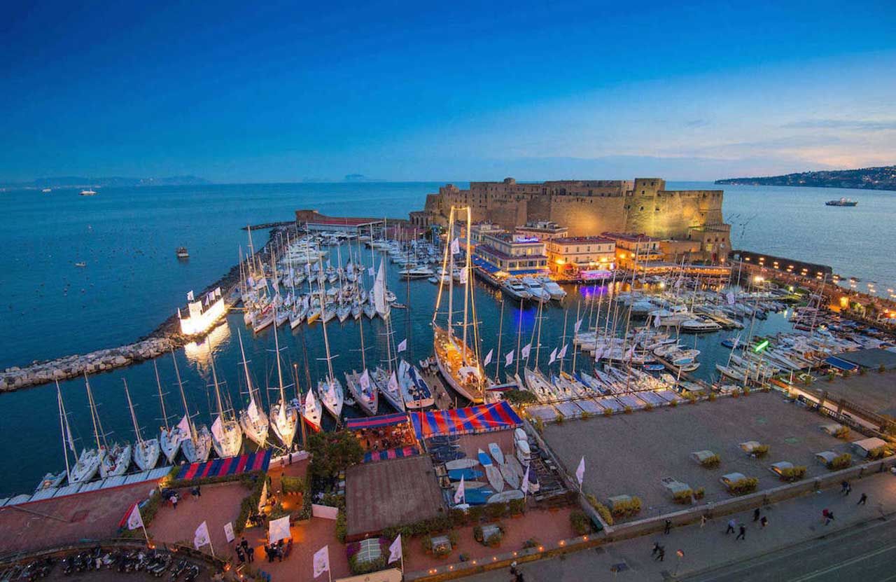 Una passeggiata a Castel dell’Ovo e Borgo Marinai